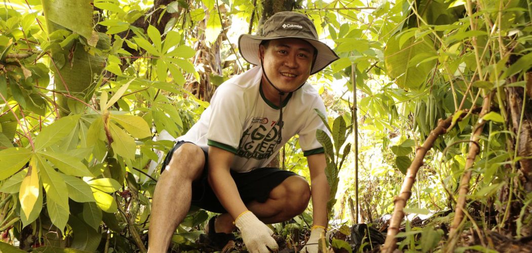 An employee-volunteer plant trees to help reforest the Marikina Watershed.