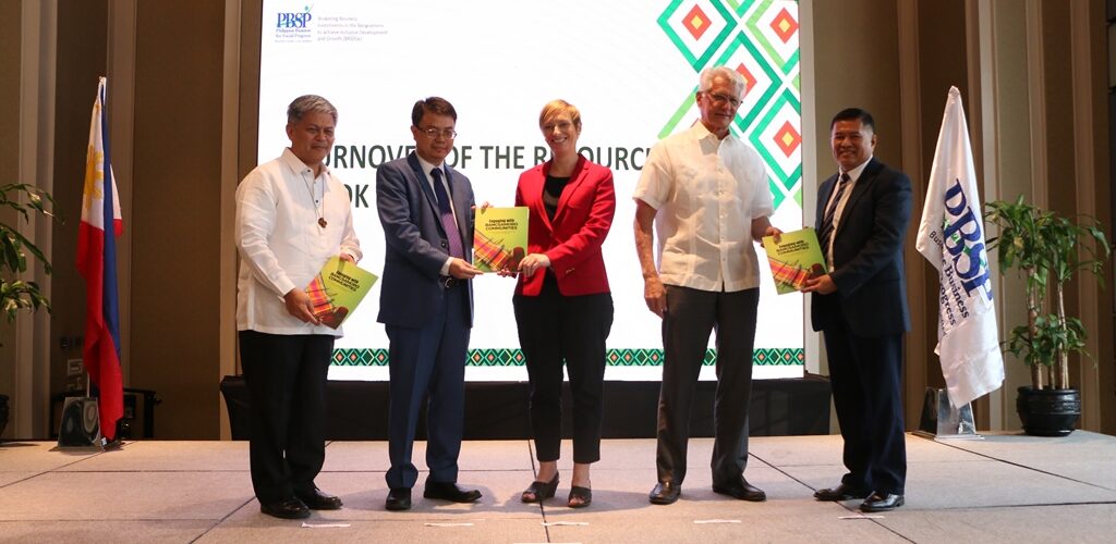 TURNOVER OF THE BANGSAMORO RESOURCE BOOKS – PBSP, Hineleban Foundation and the Australian Embassy turn over the Business Sustainability Framework in the Bangsamoro (BSFB) resource books to the ARMM Government during the BSFB launch at the Makati Diamond Residences in Makati City on Sept. 28, 2018. The BSFB Resource Book titled ‘Engaging with Bangsamoro Communities: The Key to Sustainable Business in Muslim Mindanao’ serves as a useful guide for potential investors on the process and standards in setting up successful and sustainable businesses in the Bangsamoro area. In photo are (from left): Br. Armin Luistro FSC, PBSP President; Atty. Ishak V. Mastura, ARMM Economic Cluster Chairman and Regional Board of Investments (RBOI) Managing Head; Clare Duffield, Political and Public Affairs Counselor of the Australian Embassy; John P. Perrine, Founder and Chief Executive Officer of UGP Ltd., Inc. and Chairman of the Hineleban Foundation, Inc.; and Dr. Saffrullah Dipatuan, Chairman of the Bangsamoro Development Agency.